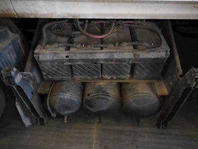 Volvo VNL670 Battery Box