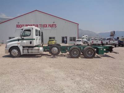 Freightliner Cascadia 125 Tri Axle Cab & Chassis Truck - Detroit, 560HP, 18 Speed Manual