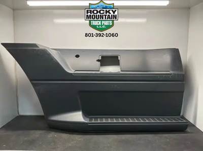 Freightliner Century Class / Columbia Left Cab Fairing for a Freightliner CENTURY, COLUMBIA