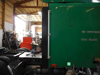 Freightliner FLD120 Cab Fairing for a 1991 Freightliner FLD112