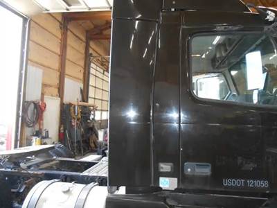 Volvo VNL Right Cab Fairing