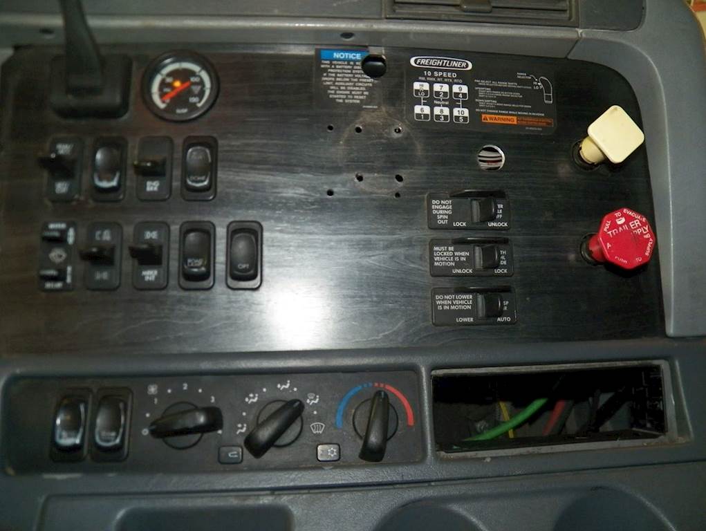 2006 Freightliner Columbia 120 Dashboard Assembly For Sale Farr West