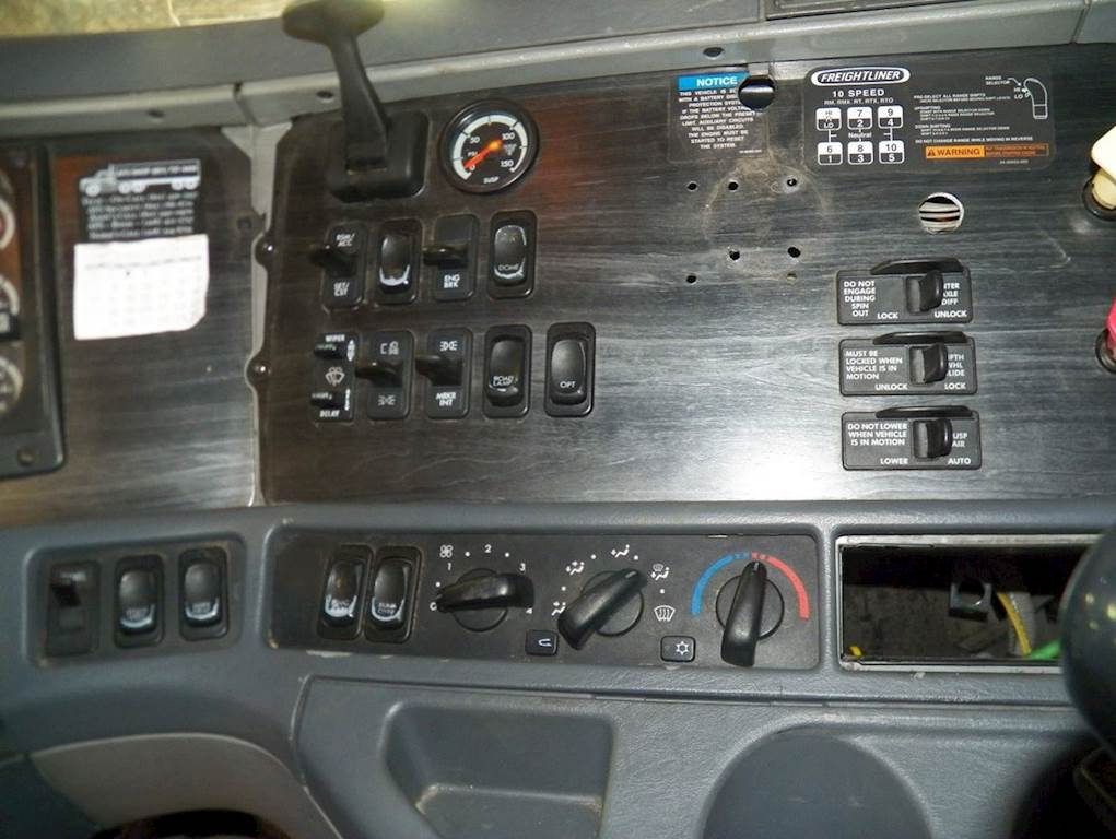 2006 Freightliner Columbia 120 Dashboard Assembly For Sale Farr West