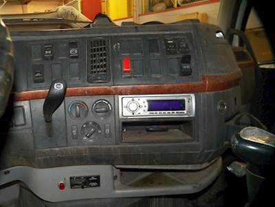 Volvo VNL630 Dashboard Assembly