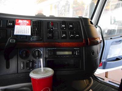 Volvo VNL670 Dashboard Assembly