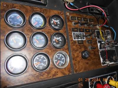 Kenworth T600B Dashboard Assembly