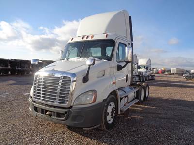 Freightliner Cascadia 113 Day Cab Truck - Detroit 400HP, 10 Speed Manual