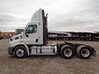 Freightliner Cascadia 113 Day Cab Truck - Detroit 400HP, 10 Speed Manual