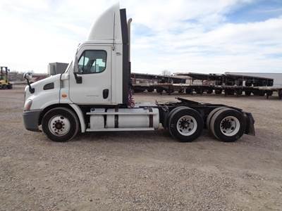 Freightliner Cascadia 113 Day Cab Truck - Detroit, 10 Speed Manual