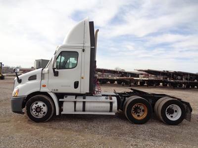 Freightliner Cascadia 113 Day Cab Truck - Detroit, 10 Speed Manual