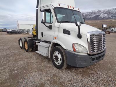 Freightliner Cascadia 113 Day Cab Truck - Detroit, 10 Speed Manual