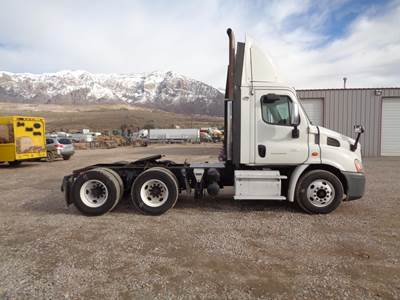 Freightliner Cascadia 113 Day Cab Truck - Detroit, 10 Speed Manual