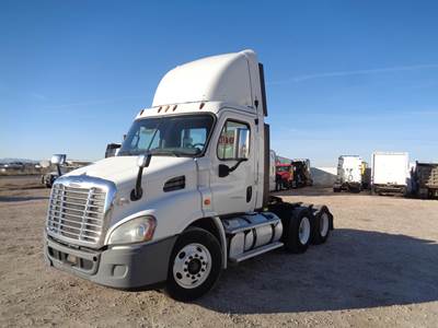Freightliner Cascadia 113 Day Cab Truck - Detroit, 10 Speed Manual