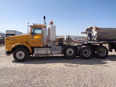 Kenworth T800 Tri Axle Day Cab Truck - Caterpillar 550HP, 18 Speed Manual