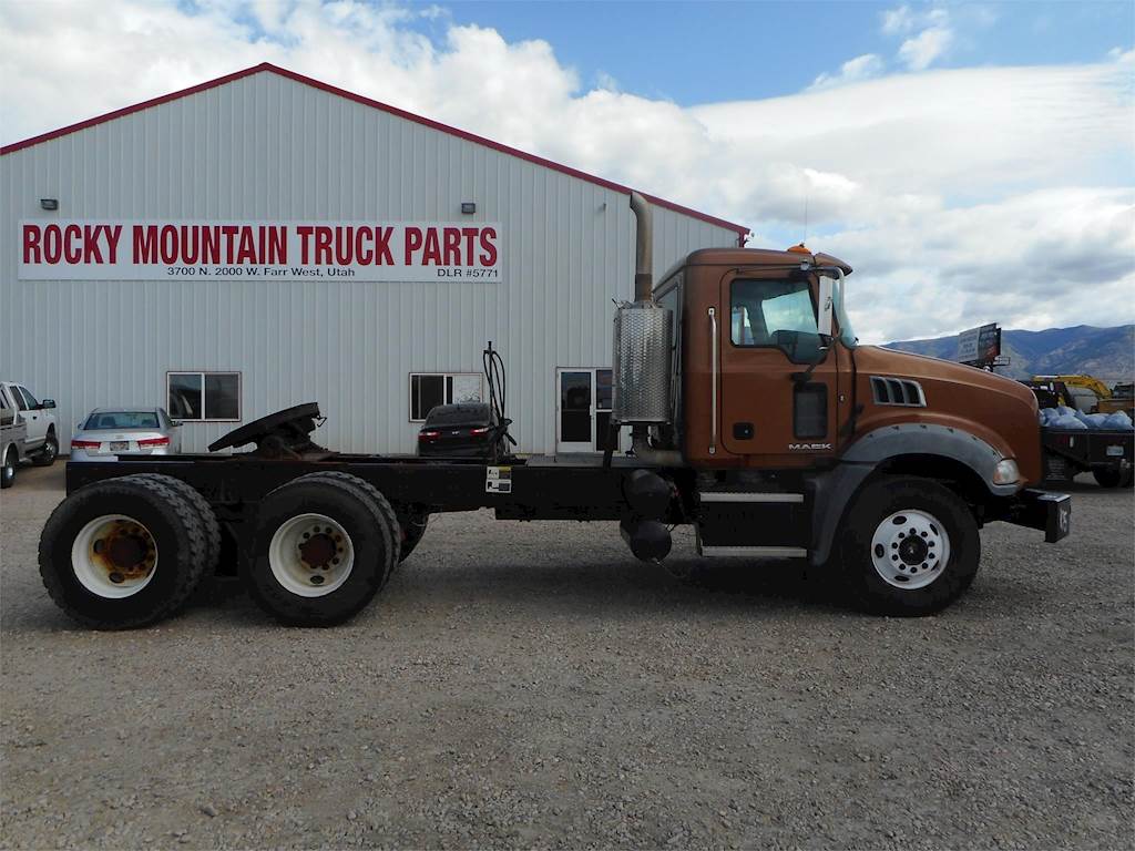2017 Mack Granite GU813 Day Cab Truck - MP8 435HP, 15 Speed Manual For