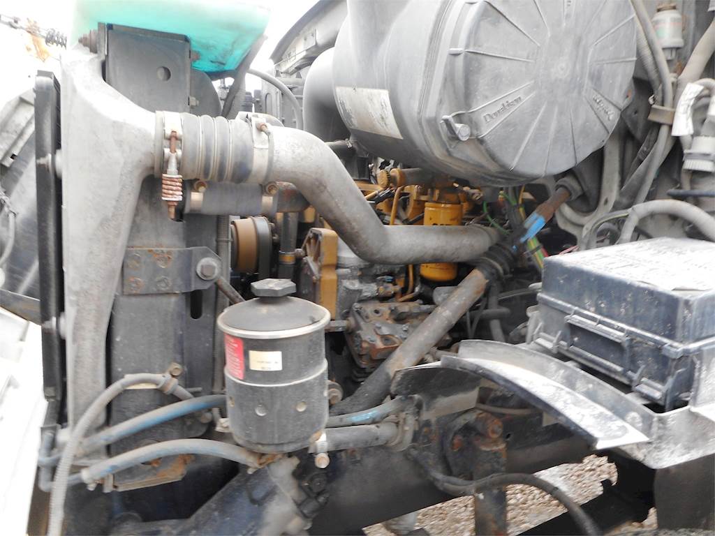 2000 Sterling L9500 Single Axle Day Cab Truck - Caterpillar, 205HP, 8LL