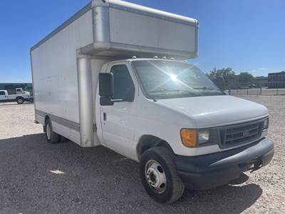 Ford E-450 8.25 ft Box Truck - Automatic, Roll up Door