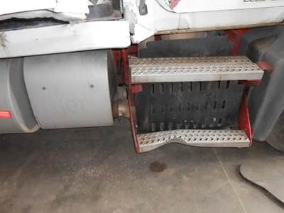 Mack Pinnacle CXU613 DPF Filter for a 2012 Mack CXU613