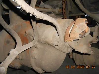 Eaton DS404 Front Differential for a 2000 Peterbilt 379