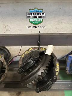 Meritor-Rockwell MT40-14XP Front Differential for a 2013 Volvo VNL