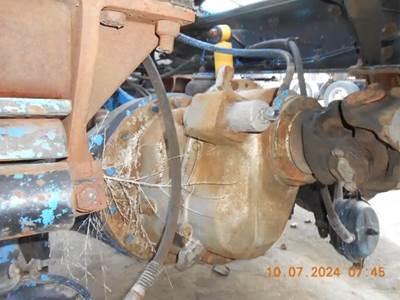 Meritor-Rockwell SQ100 Front Differential for a 1986 Freightliner COE