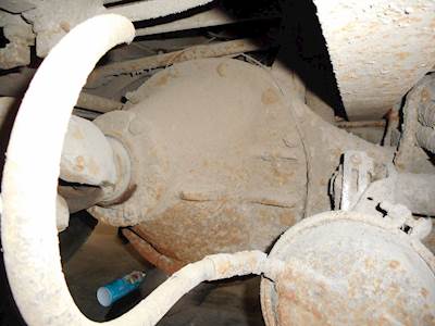 Dana RS402 Rear Differential for a 1995 Peterbilt 377