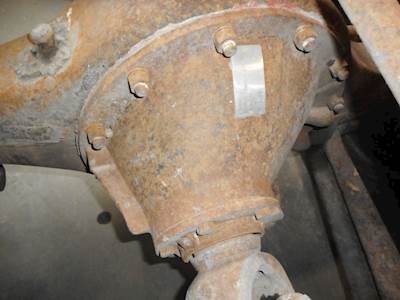 Dana RS402 Rear Differential for a 1987 Kenworth T800