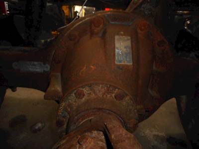 Dana RS404 Rear Differential for a 1996 Peterbilt 379