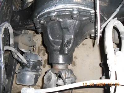 Detroit RT40-4N Rear Differential for a 2017 Freightliner Cascadia