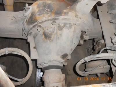 Eaton RS404 Rear Differential for a 1997 Volvo VNL