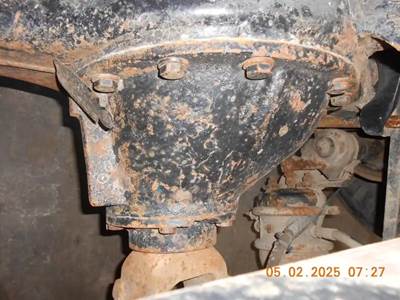 Eaton RS404 Rear Differential for a 2000 Peterbilt 379