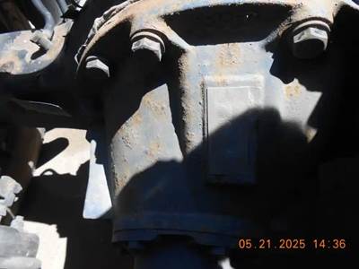 Eaton RS404 Rear Differential for a 2012 Peterbilt 389