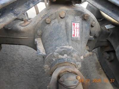 Eaton RSP40 Rear Differential for a 2003 Kenworth W900