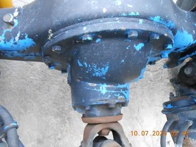 Meritor-Rockwell SQ100 Rear Differential for a 1986 Freightliner COE