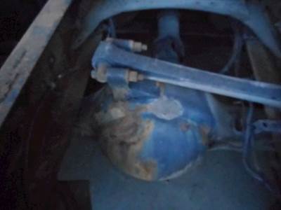 Dana RS404 Rear Differential for a 2001 Volvo VNL