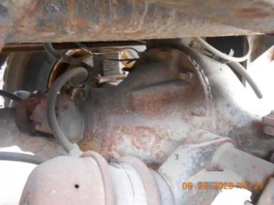 Volvo VBT4618 Rear Differential for a 1995 Autocar ACL64