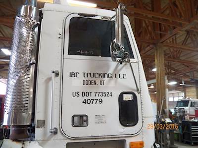 Freightliner Right Door for a 1991 Freightliner Cabover