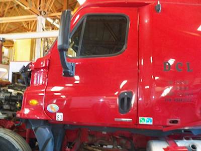 Freightliner Cascadia Left Door