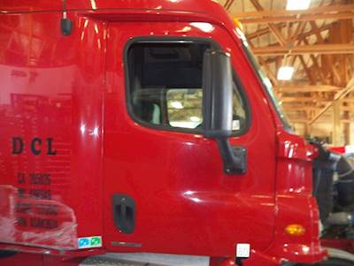Freightliner Cascadia Right Door