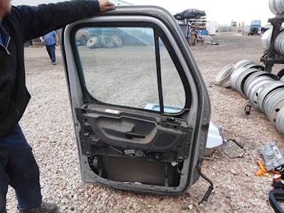Freightliner Cascadia Left Door