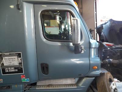 Freightliner Cascadia 125 Right Door for a 2011 Freightliner Cascadia