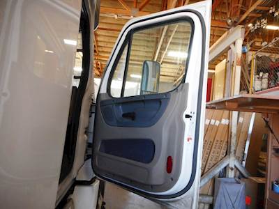 Freightliner Cascadia 125 Right Door for a 2011 Freightliner Cascadia