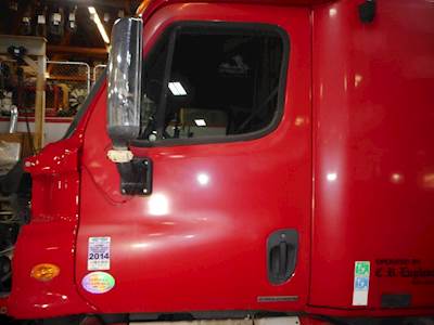 Freightliner Cascadia 125 Left Door for a 2009 Freightliner Cascadia