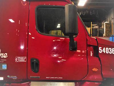 Freightliner Cascadia 125 Right Door