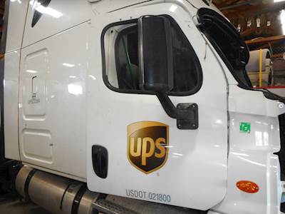 Freightliner Cascadia Right Door