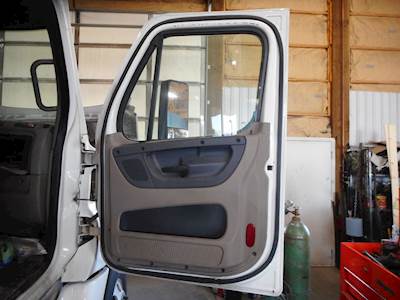 Freightliner Cascadia Right Door