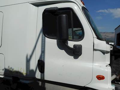 Freightliner Cascadia Right Door