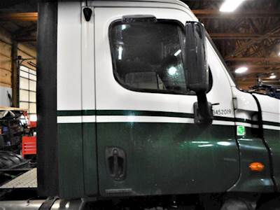 Freightliner Cascadia Right Door