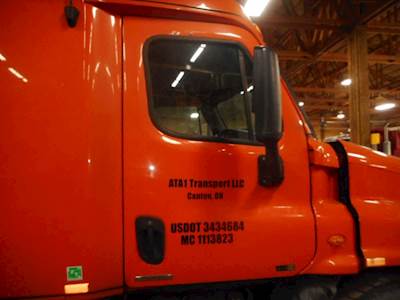Freightliner Cascadia Right Door