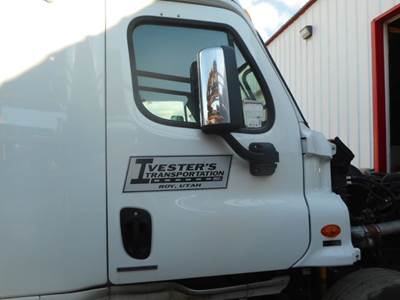 Freightliner Cascadia Right Door